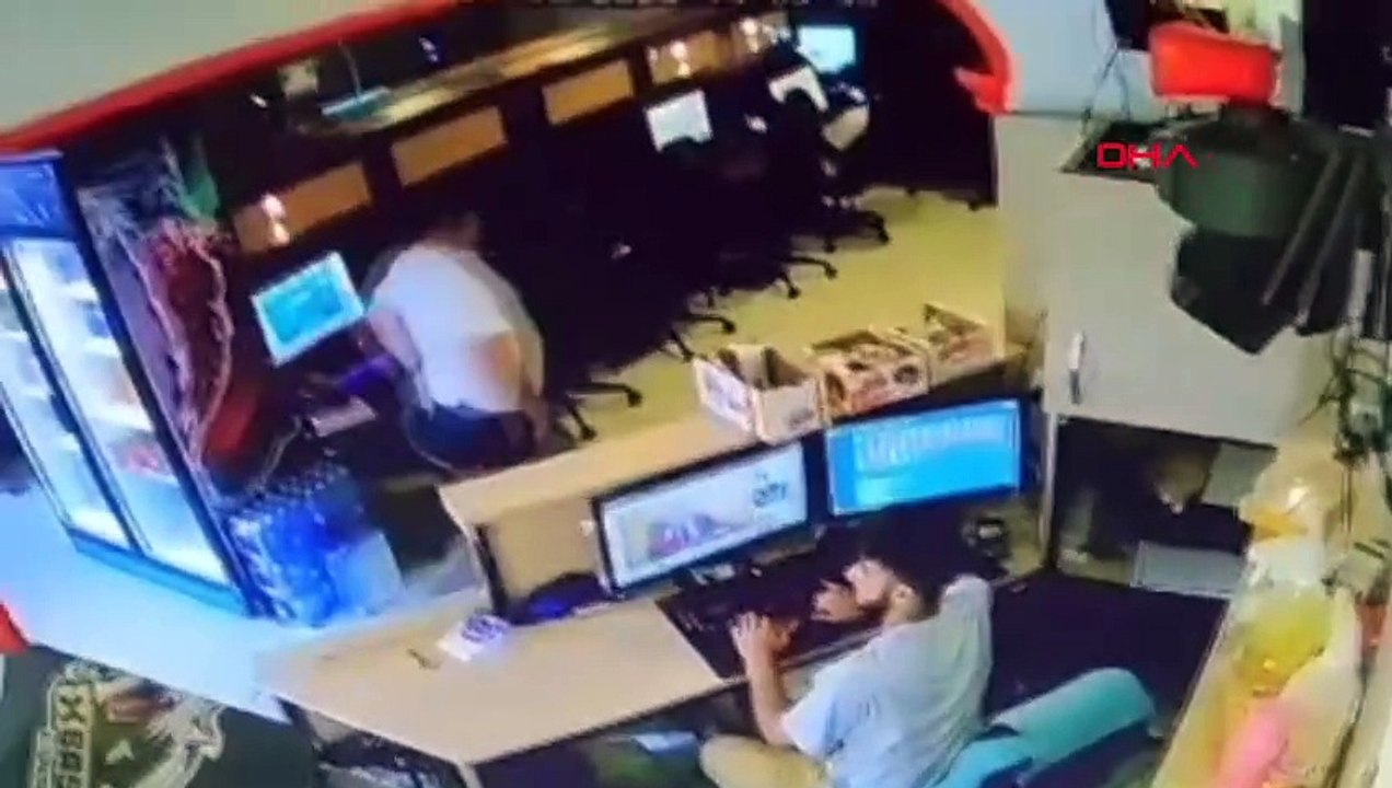 Asker kaçağı, bilgisayarda asker oyunu oynarken yakalandı