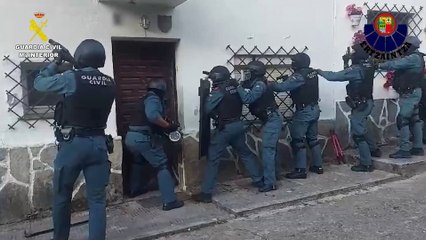 Desmantelada una plantación indoor de marihuana y un punto de venta de sustancias estupefacientes