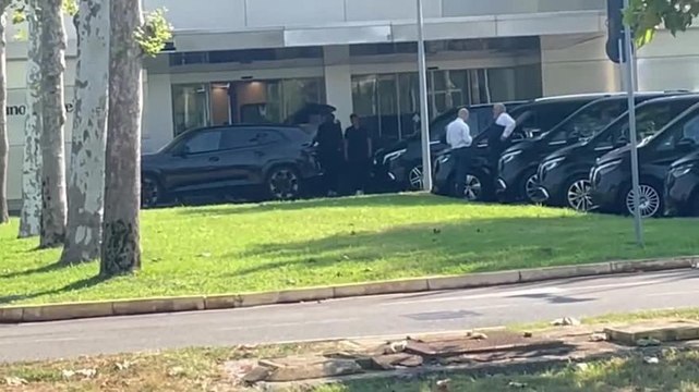 Milan, Abraham sbarca a Linate: guarda il video del suo arrivo