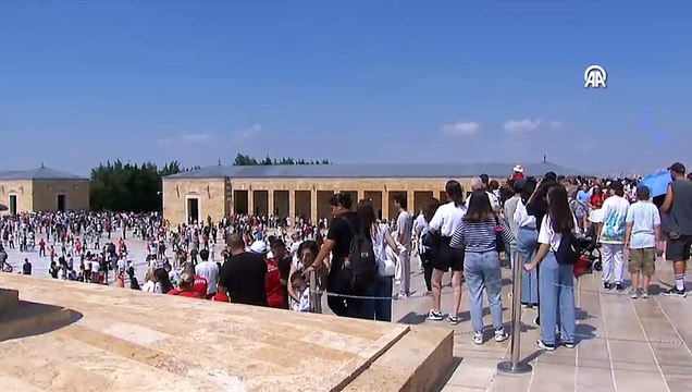 30 Ağustos'ta görkemli kutlama! Türk Yıldızları Anıtkabir'de saygı uçuşu gerçekleştirdi