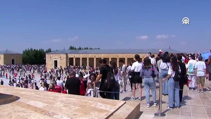 Türk Yıldızları’ndan Anıtkabir’de saygı uçuşu