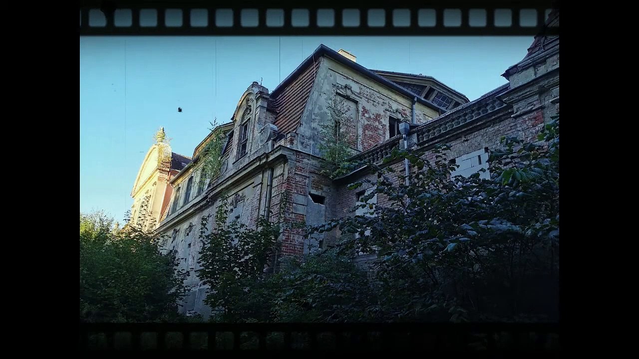 Lost Places Märchenschloss im Dornrößchenschlaf_Wartend auf den ersehnten Kuss zum Wiedererwachen