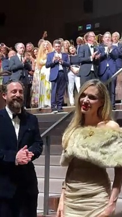 Angelina Jolie en larmes lors d'une ovation de 8 minutes à #Venezia81 pour ‘Maria’
