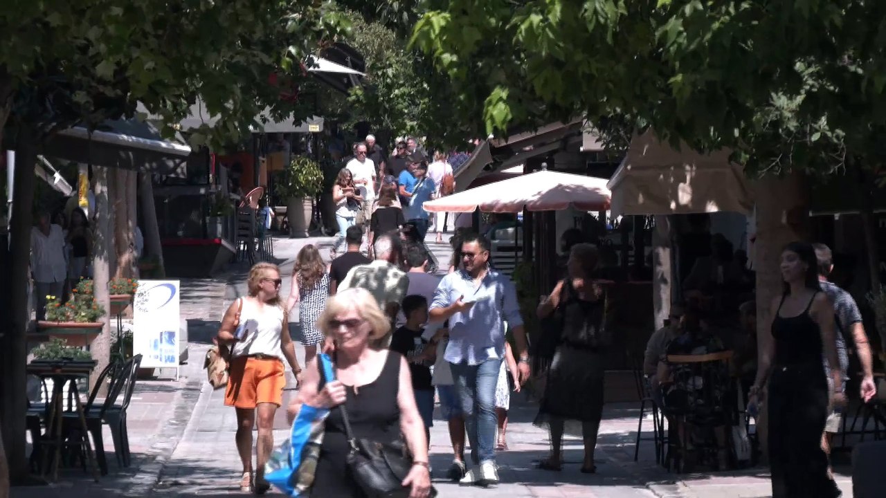 "Μπλόκο" στα κινητά τηλέφωνα στα σχολεία- Τι λέ...