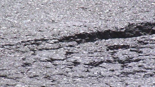 서울 연희동 도로, 땅 꺼짐 이어 이번엔 도로 침하 / YTN