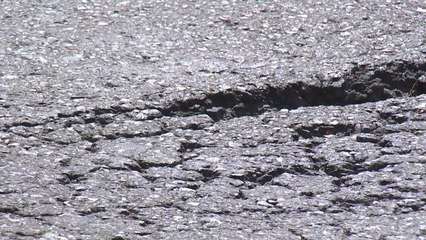 서울 연희동 도로, 땅 꺼짐 이어 이번엔 도로 침하 / YTN