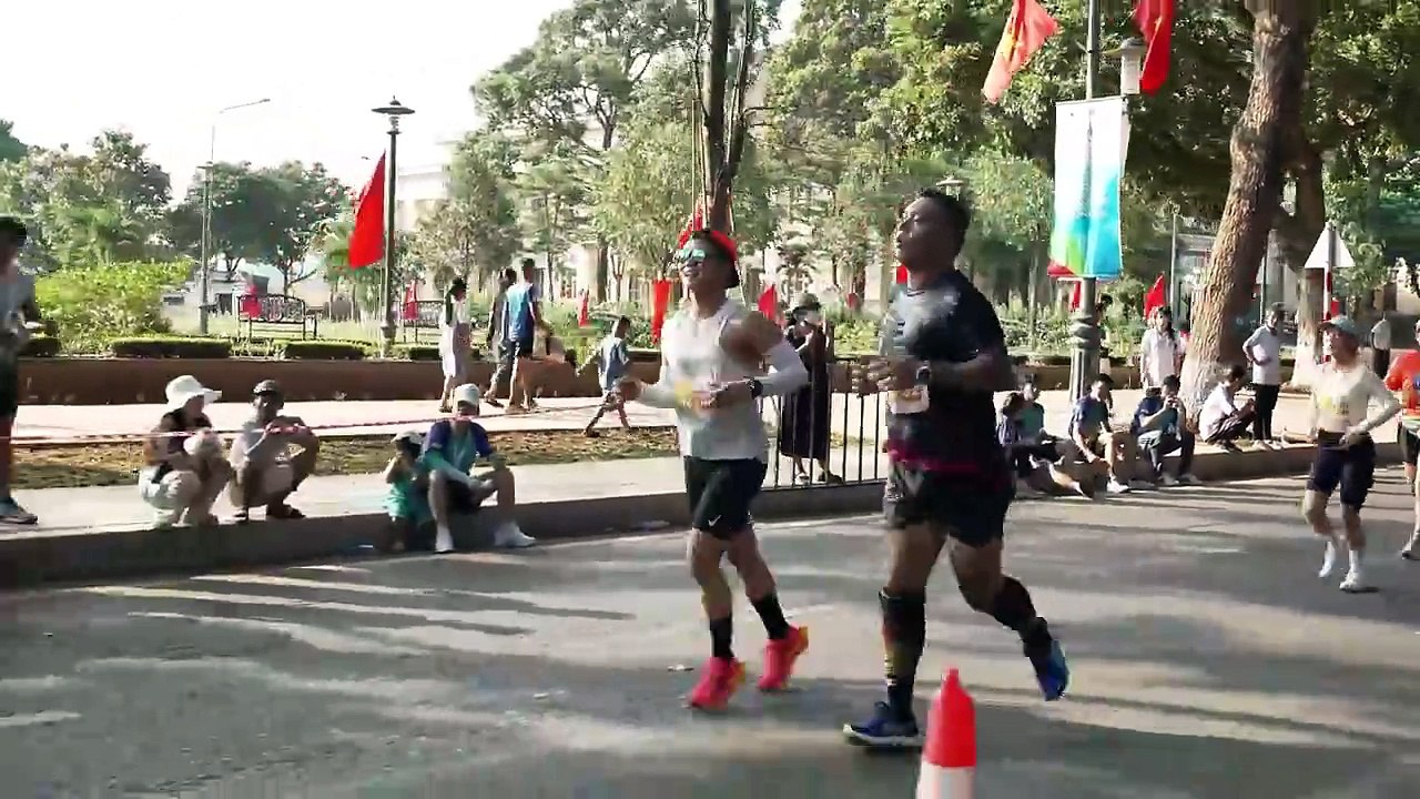 Chàng trai 'lột xác' khi giảm 75 kg trong một năm