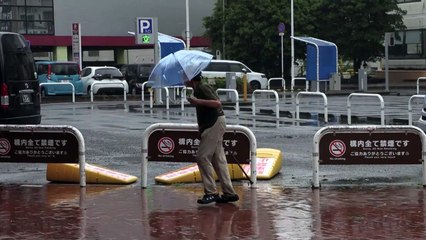 El tifón Shanshan avanza debilitado hacia el norte de Japón