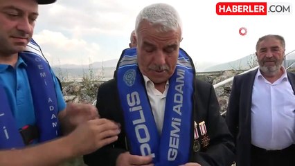 Kıbrıs gazilerine deniz polislerden jest