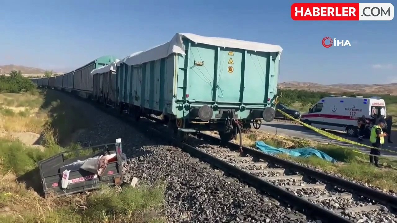 Malatya'da yük treni faciası: Yük treni çapa motoruna çarptı: 3 ölü, 1 ağır yaralı