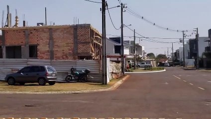 Homem é socorrido pelo Siate com laceração no pé após acidente de trabalho na Avenida das Torres
