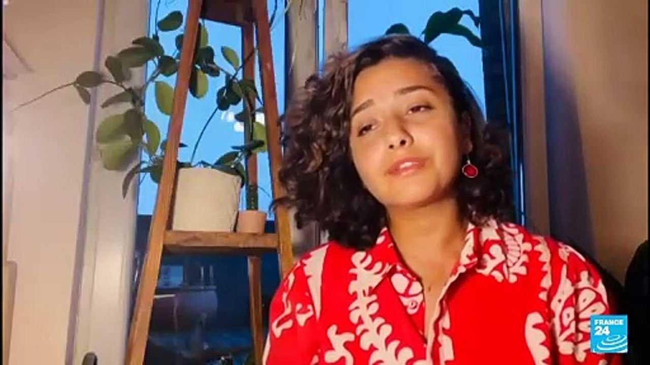 Mujeres afganas protestan en redes sociales contra legislación que les prohíbe hablar en público