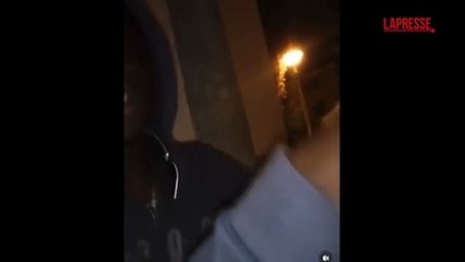 Moussa Sangare, che ha confessato l'omicidio di Sharon, in un video mentre canta con gli amici