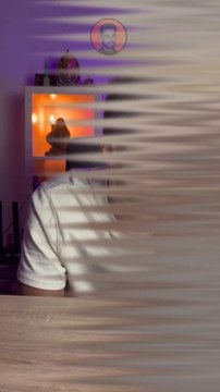 Elle trouve une chauve souris