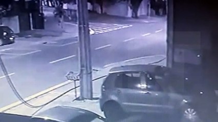 Câmera flagra furto de fios na rua Recife