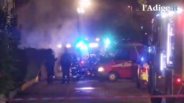 Garage in fiamme a Rovereto: l'intervento dei vigili del fuoco