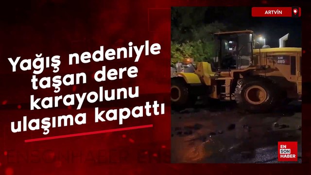 Artvin'de yağış nedeniyle taşan dere karayolunu ulaşıma kapattı