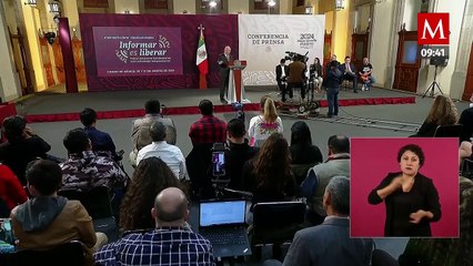 AMLO se toma fotografía con asistentes del primer Encuentro Continental de Periodistas Independientes