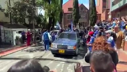 Javier Acosta se somete a la eutanacia y así ingresa la carroza fúnebre al Hospital San Ignacio en Bogotá