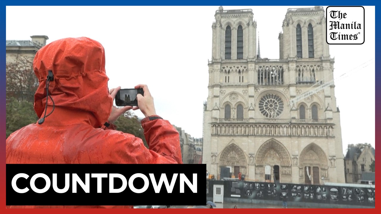 Tourists impatient over reopening of Notre Dame Cathedral in Dec
