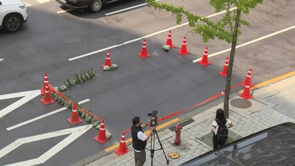 언주역 부근 '도로 침하' 신고...안전 점검 중 / YTN