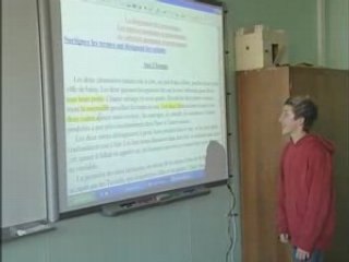 Francais_'un collegien un ordinateur portable'