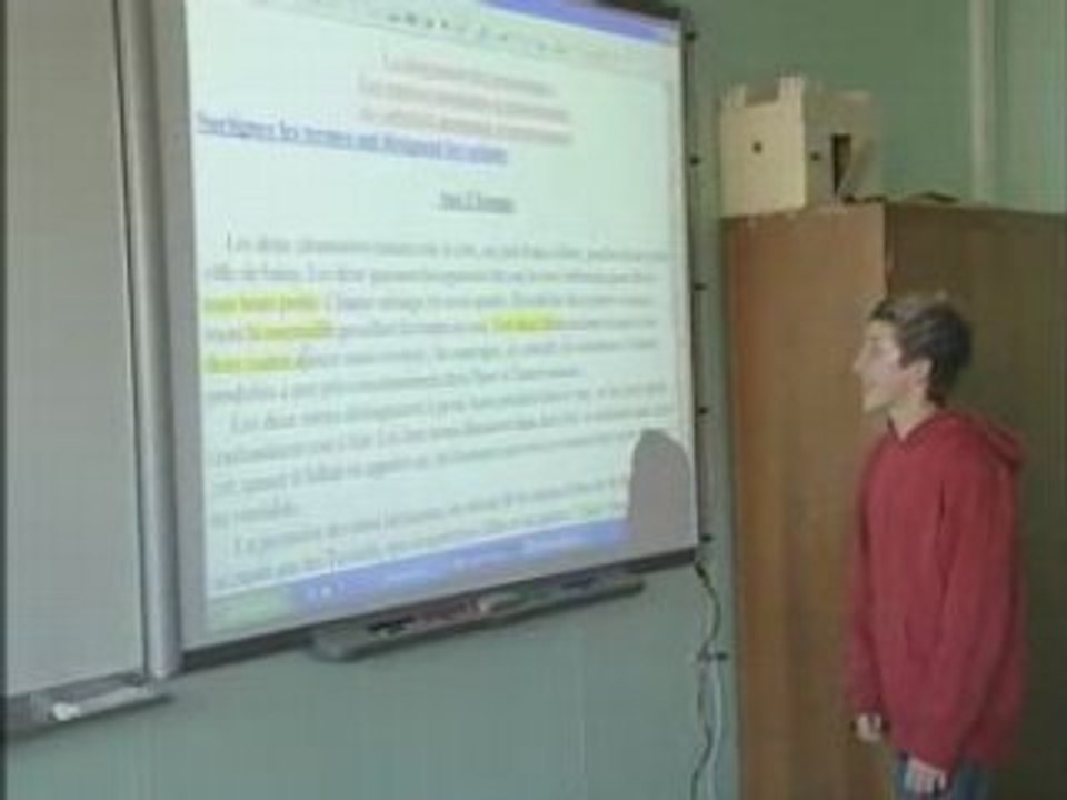 Francais_'un collegien un ordinateur portable'