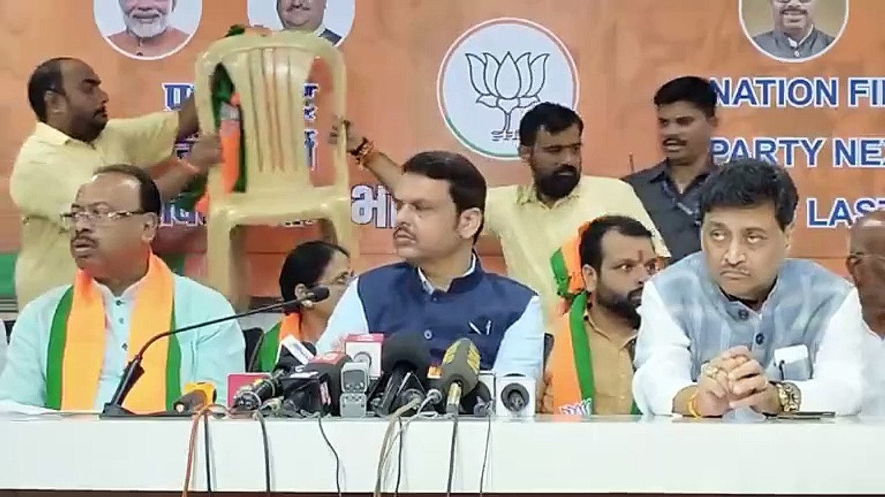 उपमुख्यमंत्री देवेंद्र फडणवीस यांच्या उपस्थितीत काँग्रेस देगलूरचे माजी आमदार जितेश अंतापुरकर यांच्या भाजपमध्ये पक्षप्रवेश