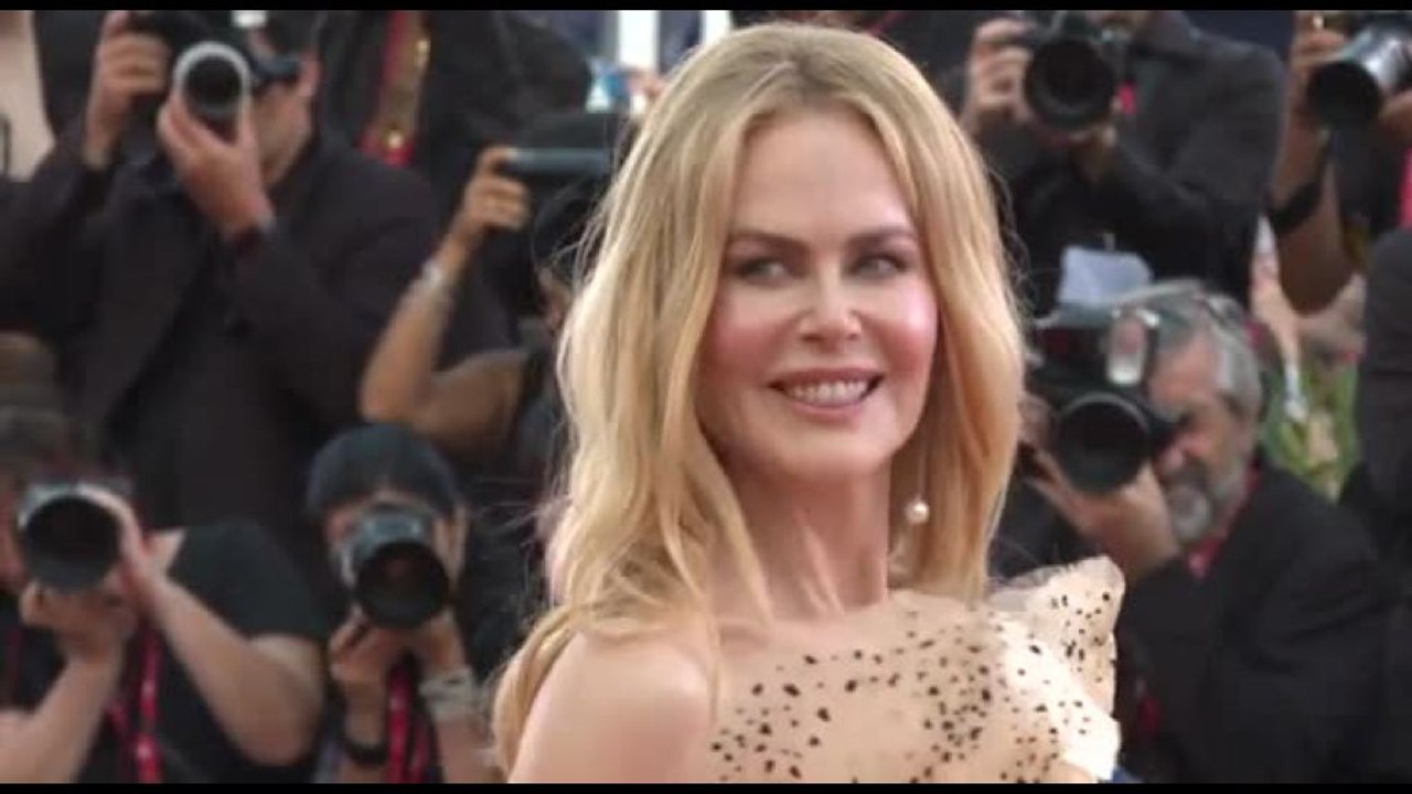 A Venezia Nicole Kidman seduce tutti sul red carpet di "Babygirl"