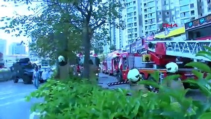 İstanbul'da 32 katlı binada yangın paniği