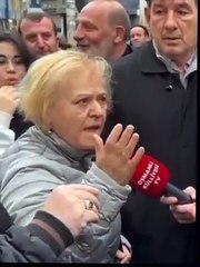 Her gördüğünüz teyzeyi Müslüman sanmayın! Bunak kadın bakın ne diyor? “Peygamberin bu ülkeye ne faydası var?”