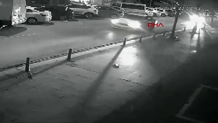 Caddede yürüyen 3 kişiye silahlı saldırı: 1 ölü, 1 yaralı