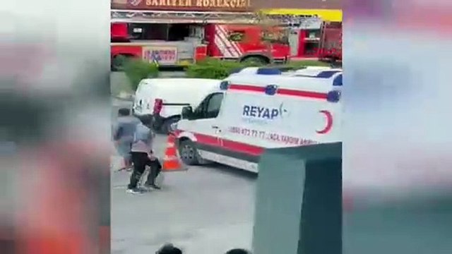 Esenyurt’ta 33 katlı binada yangın! Mahsur kalanlar tahliye ediliyor