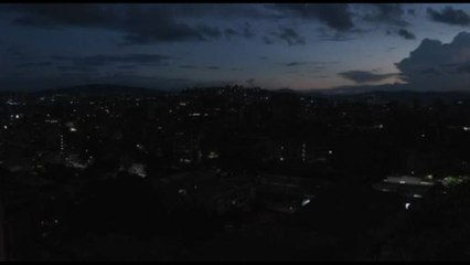 Blackout Venezuela, timelapse di Caracas che precipita nell'oscurità