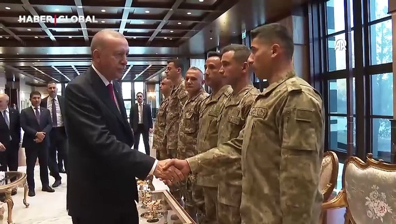 Erdoğan, Olimpiyat Oyunları'nda derece alan bazı sporcular ile askerleri kabul etti! Erdoğan ile Yusuf Dikeç arasında dikkat çeken konuşma