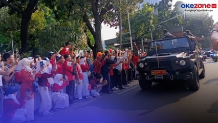 Iring-iringan Kirab Pengembalian Bendera Merah Putih dan Teks Proklamasi di Kawasan Monas