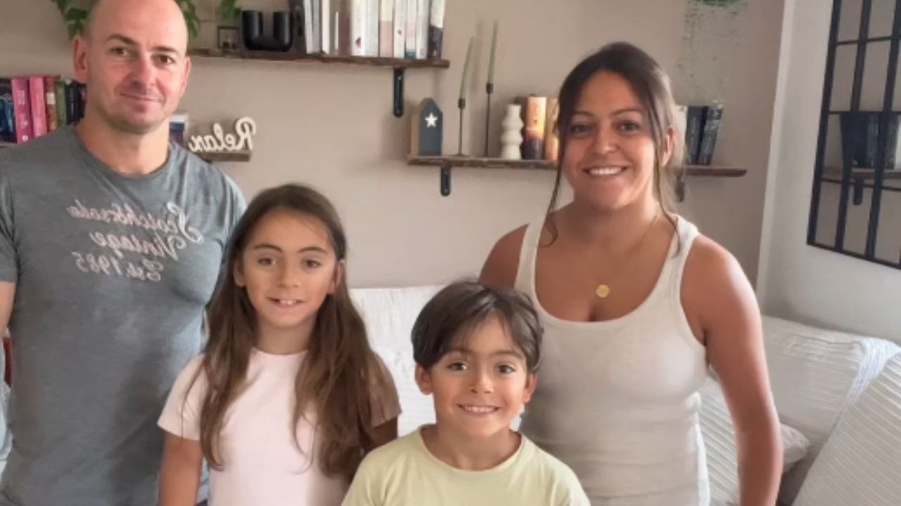 Family pulls off hilarious 'Give Me My Money' prank on unsuspecting dad