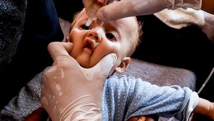 Primeros menores en Gaza reciben la vacuna contra la polio