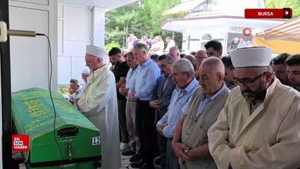 Bursa'da tır kazası sonucu hayatını kaybeden 3 kişinin cenazesi toprağa verildi