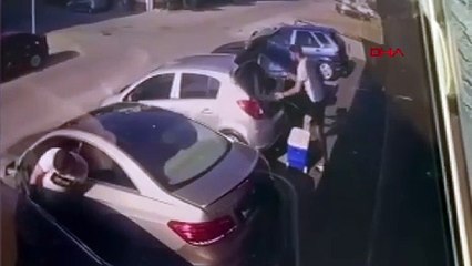 BURSA - El freni çekilmeyen otomobil, araca çarptı; o anlar kamerada