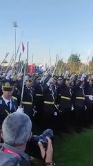 Mezuniyet törenindeki slogan sonrası cevap bekleyen sorular! Kime meydan okuyorlar?