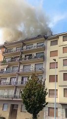 Incendio in Lungarno Colombo, i vigili del fuoco in azione