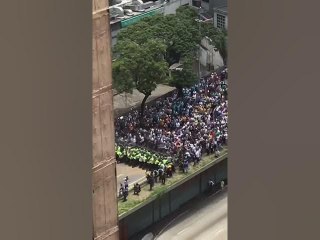 Videos y fotos fuertes: violencia opositora desatada en las calles de Caracas