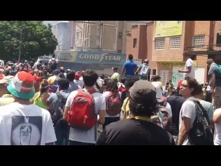 ¿QUÉ PASÓ EN EL C.C. EL RECREO? LAS IMÁGENES DEL DESASTRE QUE ARMARON LOS OPOSITORES