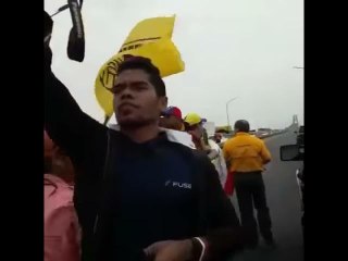 Opositores trataron de cerrar el Puente sobre el Lago y el pueblo los corrió alebrestao