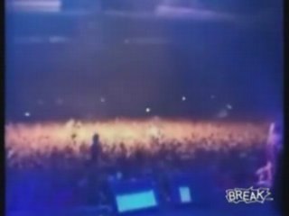 Robbie Williams Shoved Off Stage