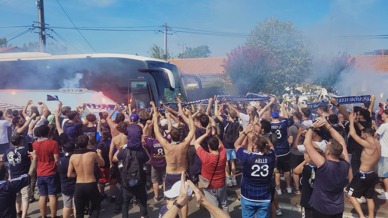 L'accueil XXL des supporters avant le premier match des Girondins de Bordeaux en National 2 de football