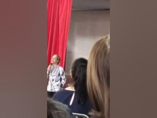 Directora de escuela enloquece y esto dice