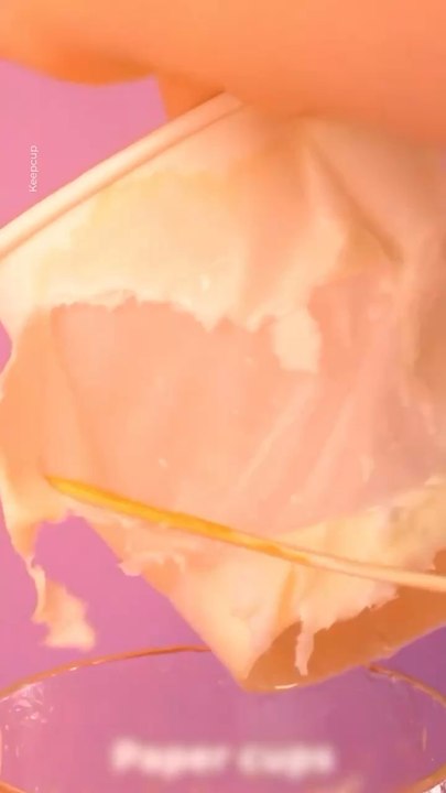 Abonne-toi pour suivre d’autres solutions positives !     @theimpactstory   Source : keepcup #gobelet #plastique #carton #gourde #environnement