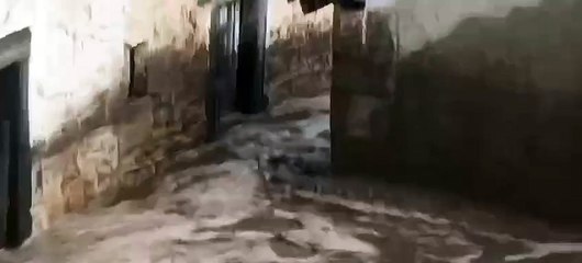 La tormenta arrastra un torrrente de cenizas por Monterrubio de la Demanda.